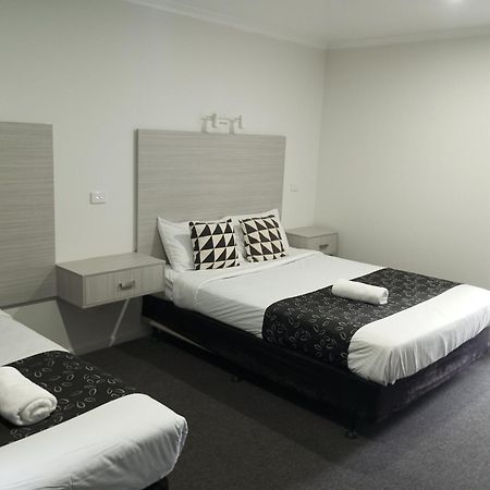 Big Valley Lakeside Paradise Motor Inn Shepparton Esterno foto