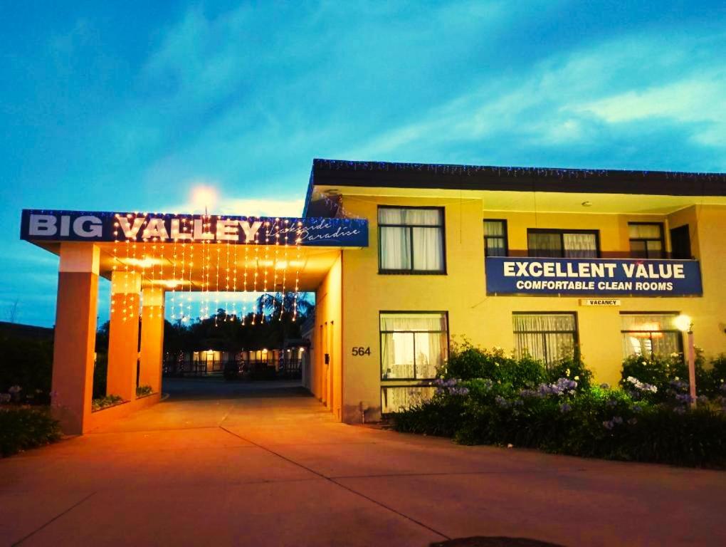 Big Valley Lakeside Paradise Motor Inn Shepparton Esterno foto