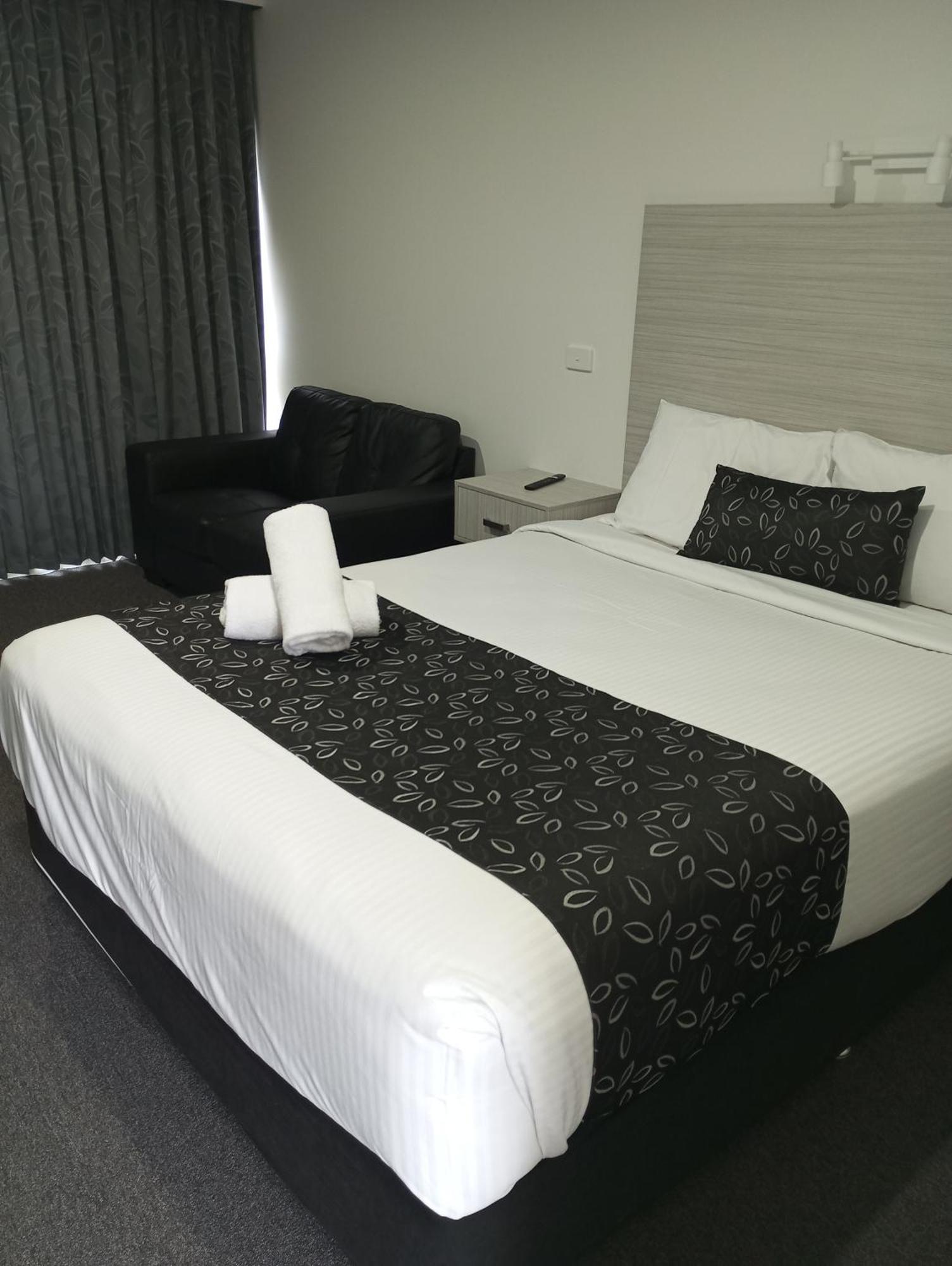 Big Valley Lakeside Paradise Motor Inn Shepparton Esterno foto